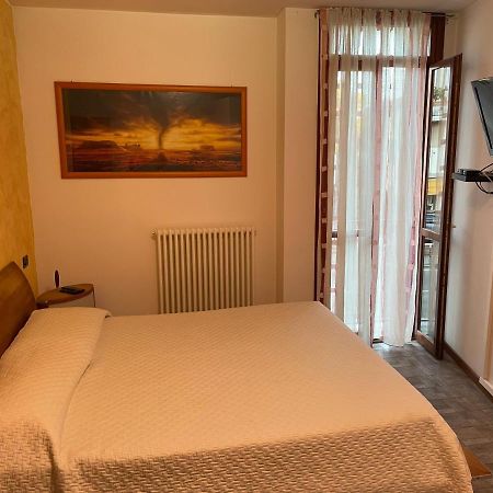 Intero Appartamento Parma - Con Sky Wi-Fi E Tv - Zona Fiera Roncopascolo 外观 照片